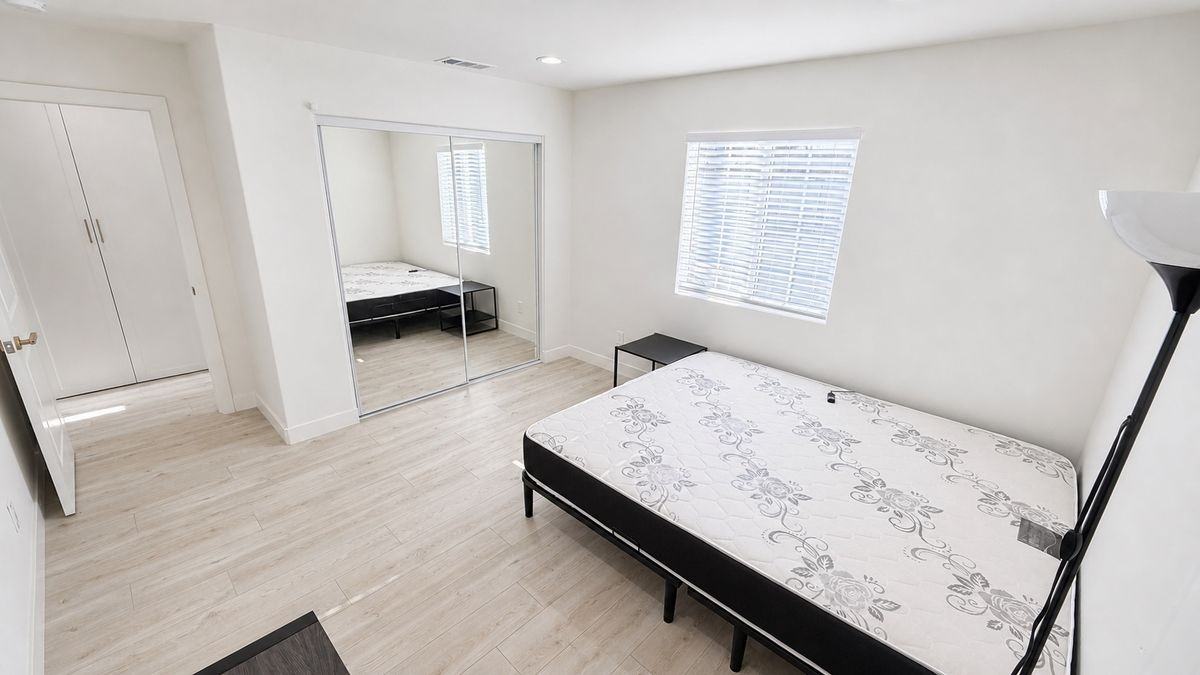 305 N College St - Photo 5 of 17