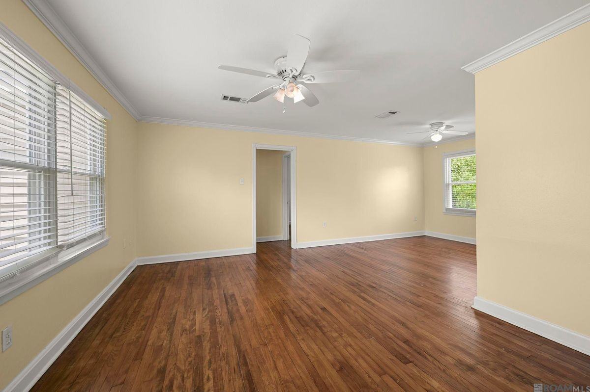977 Rittiner Dr - Photo 4 of 10
