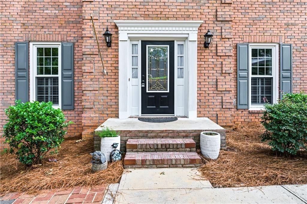 5525 Hampstead Way - Photo 4 of 50