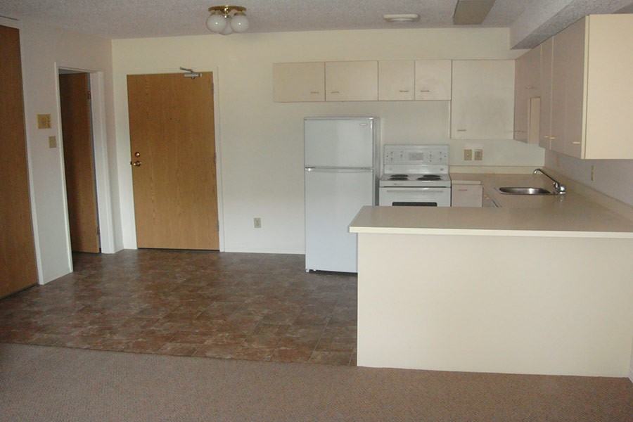Hanover Court Apartments - Photo 2 of 6
