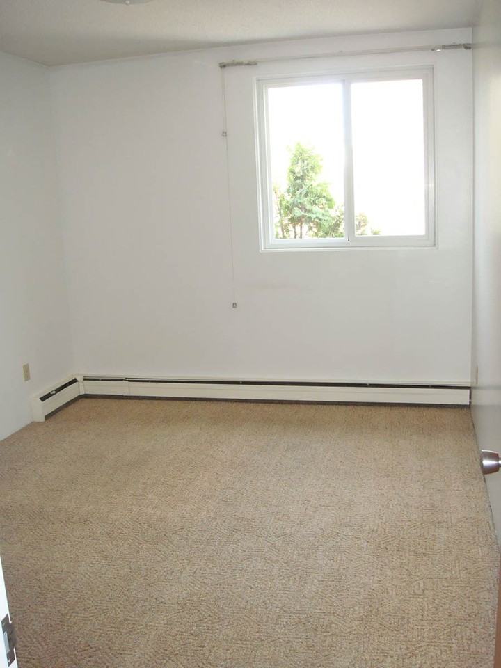 Sussex House Apartments - Photo 4 of 6