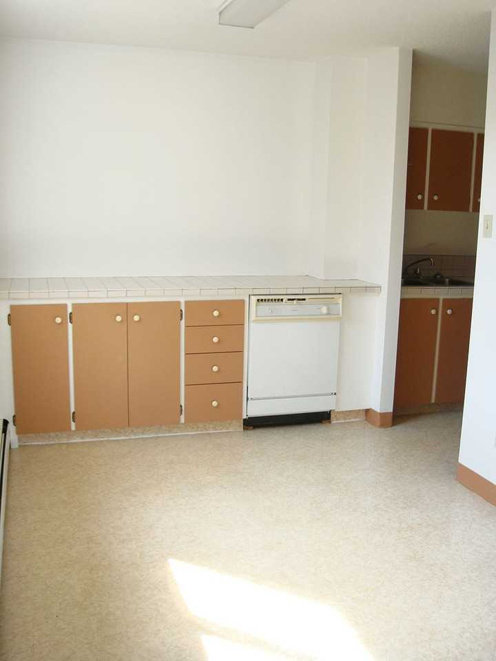 Sussex House Apartments - Photo 6 of 6