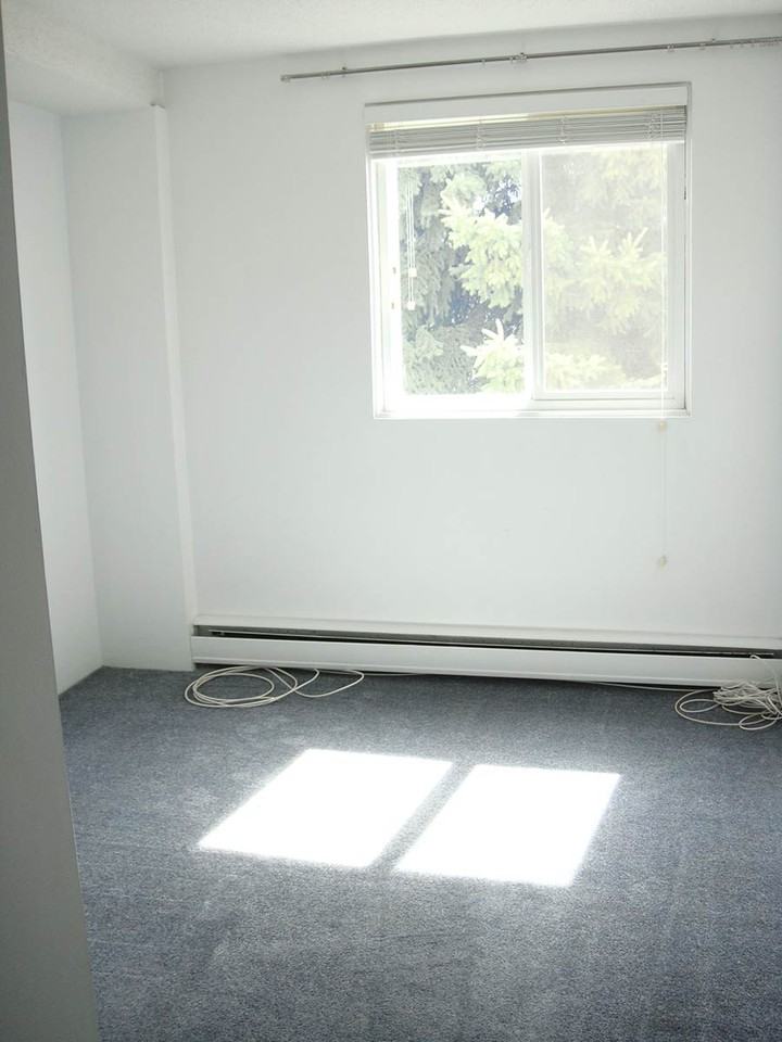 Elk Apartments - Photo 2 of 6