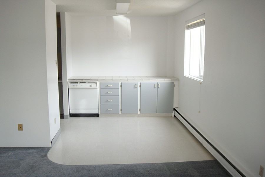 Elk Apartments - Photo 5 of 6