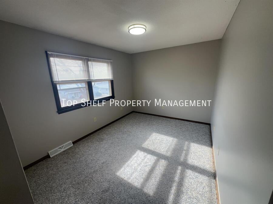 6402 Lincoln Ave - Photo 6 of 16