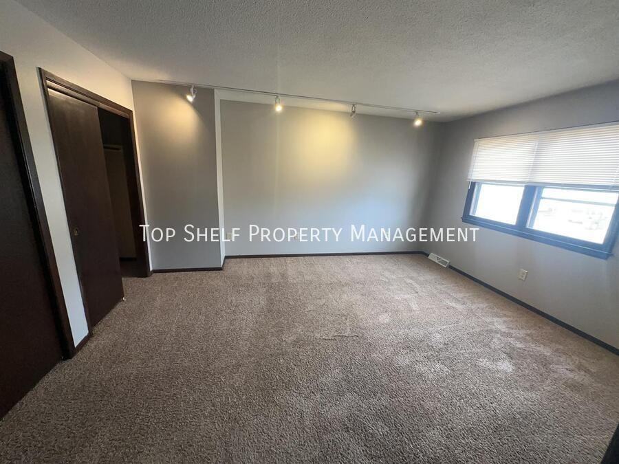 6402 Lincoln Ave - Photo 7 of 16