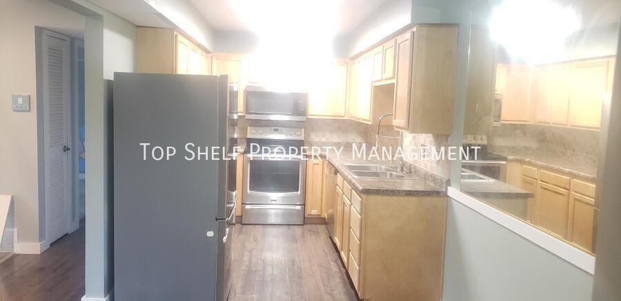 9513 University Ave #8 - Photo 3 of 12