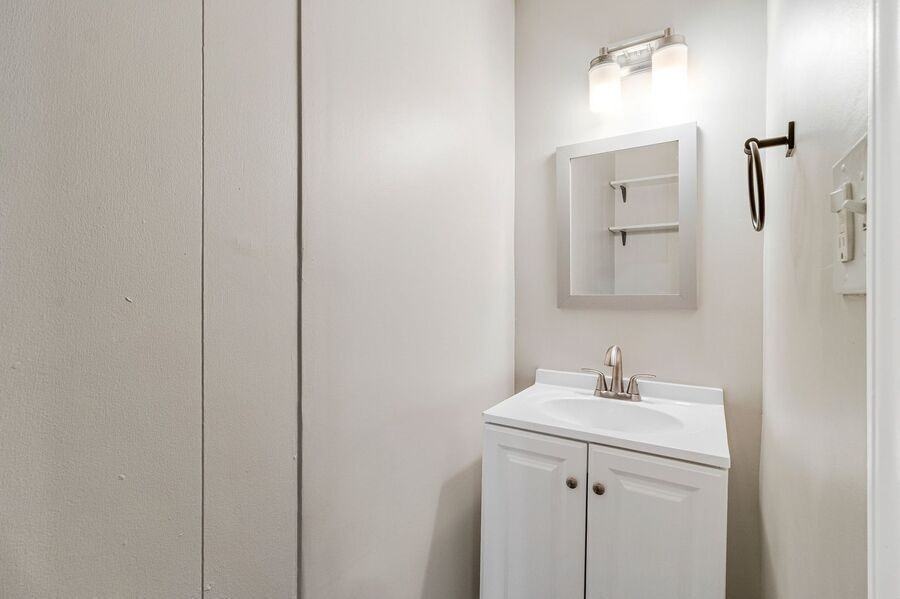 413 Buchanan St Nw - Photo 5 of 50
