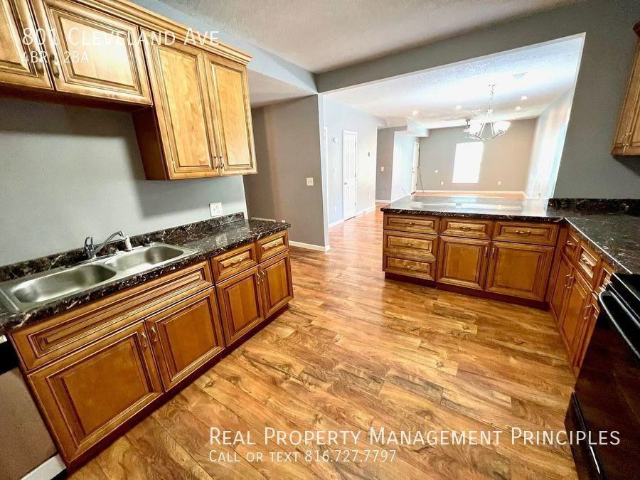 801 Cleveland Ave - Photo 5 of 15