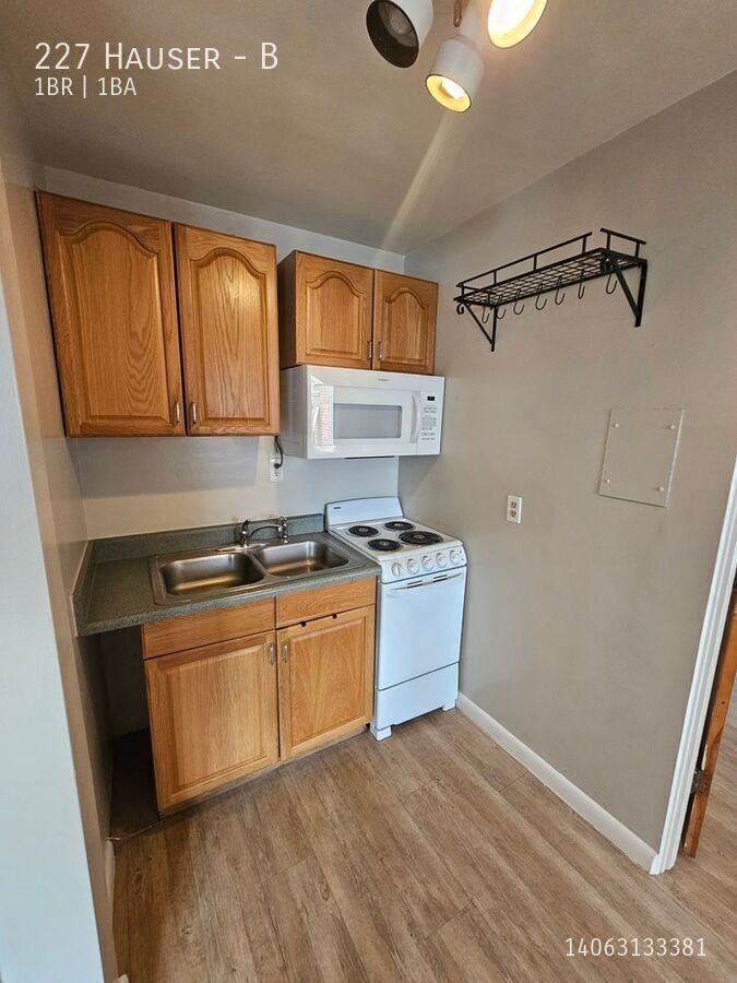 227 Hauser Blvd #B - Photo 5 of 7