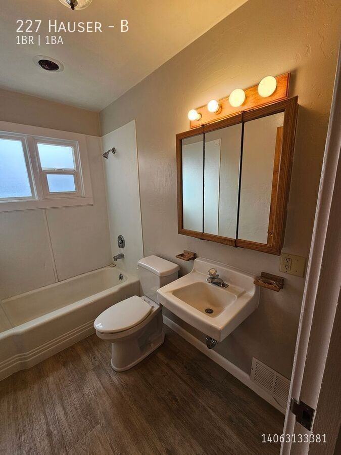 227 Hauser Blvd #B - Photo 6 of 7