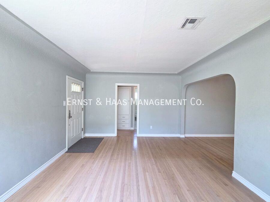 1926 Daisy Ave - Photo 5 of 32
