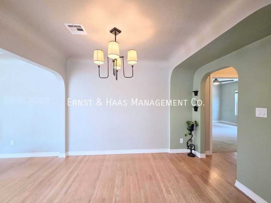 1926 Daisy Ave - Photo 7 of 32