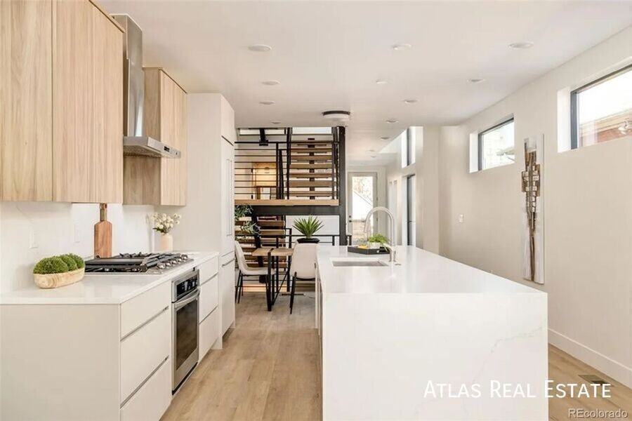 3414 Lawrence St - Photo 2 of 9