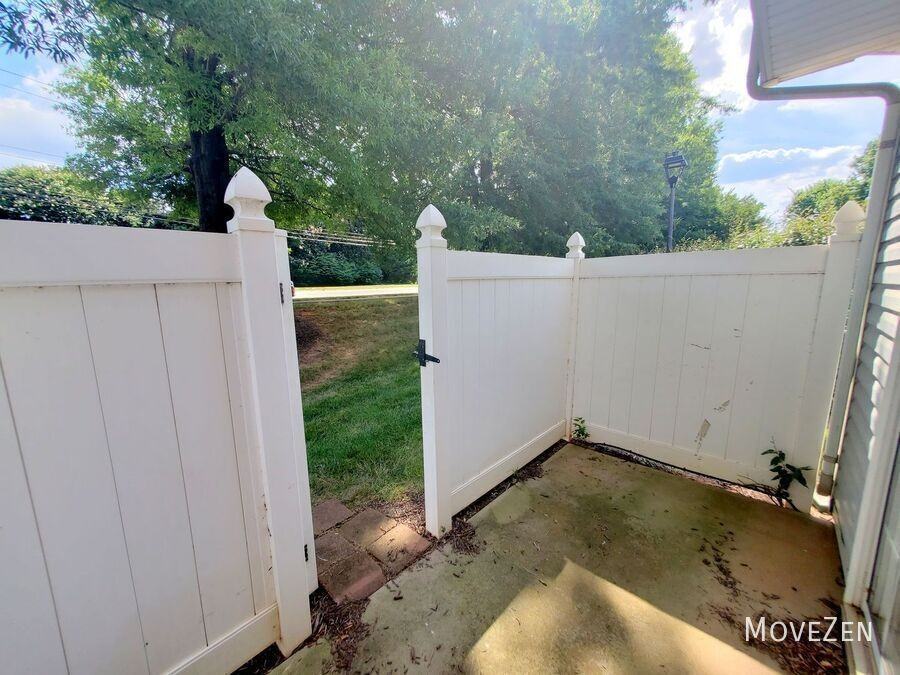 8955 Gerren Ct - Photo 7 of 34