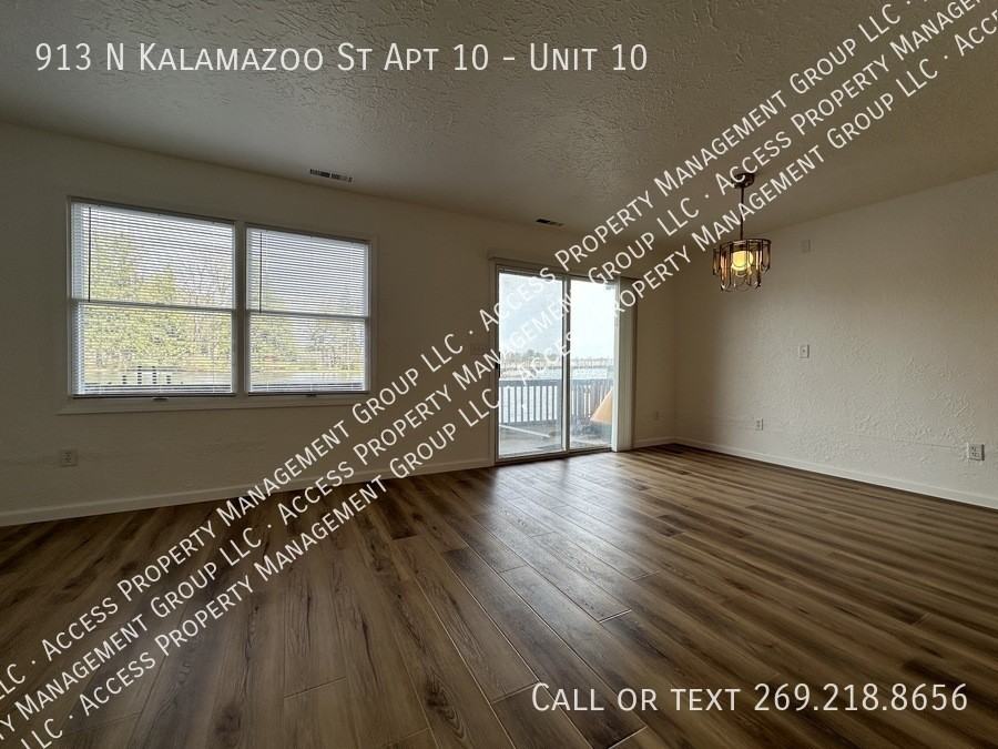 913 N Kalamazoo St Apt 10 #10 - Photo 3 of 22