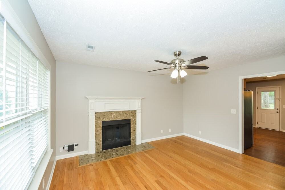 915 Buckhaven Dr - Photo 4 of 17