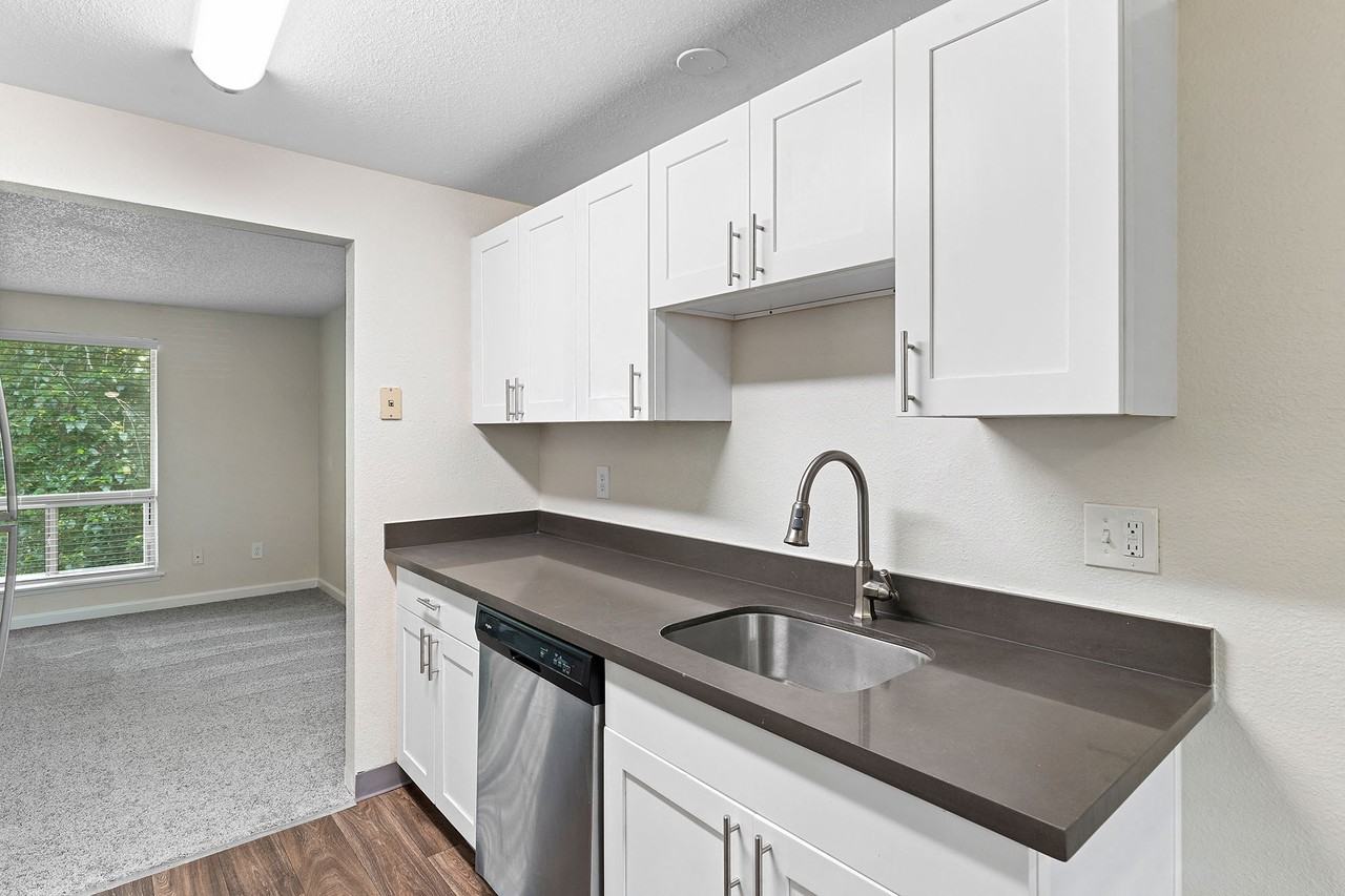 2580 S Meridian #04B - Photo 3 of 23