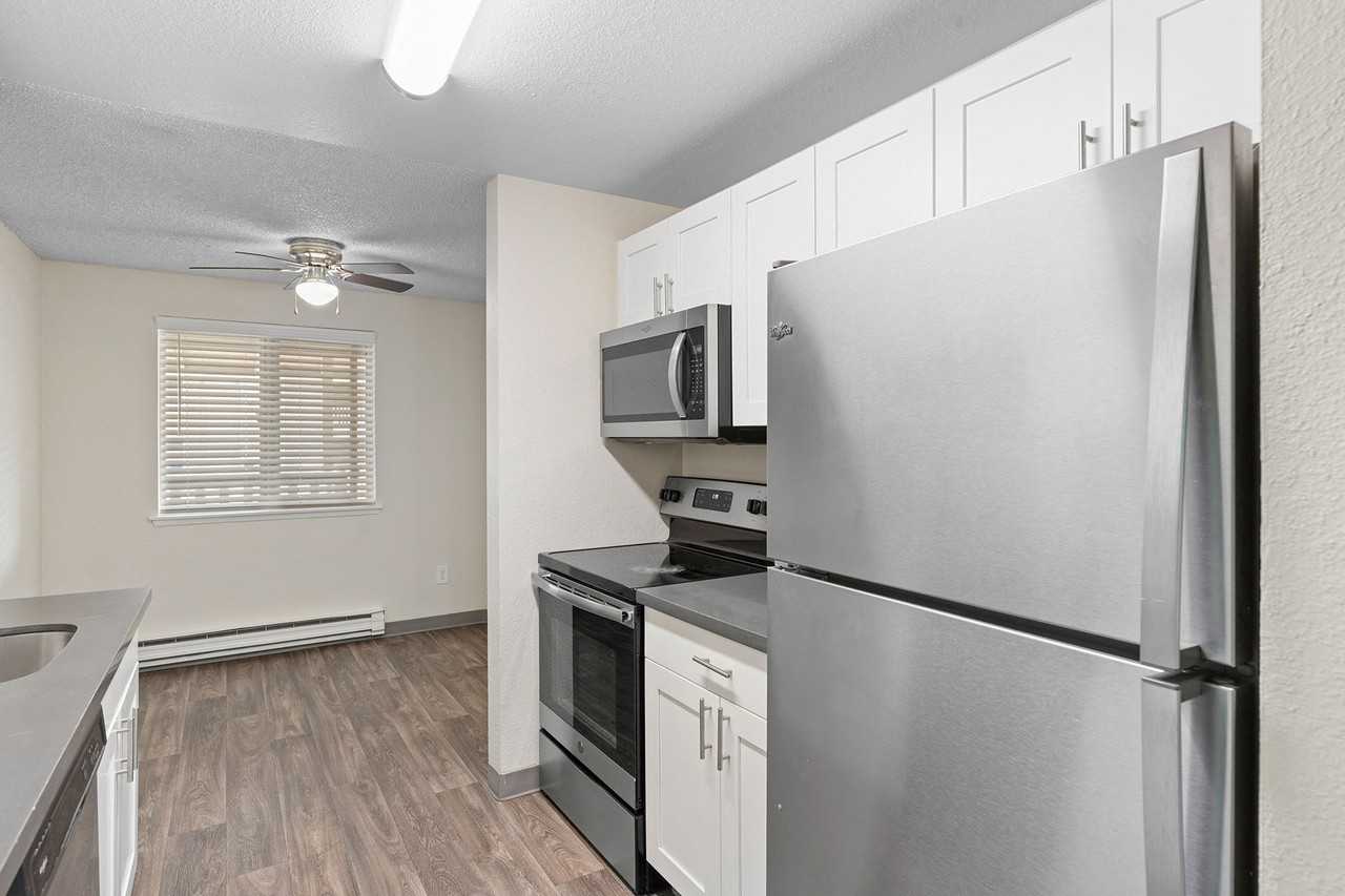 2580 S Meridian #04B - Photo 5 of 23