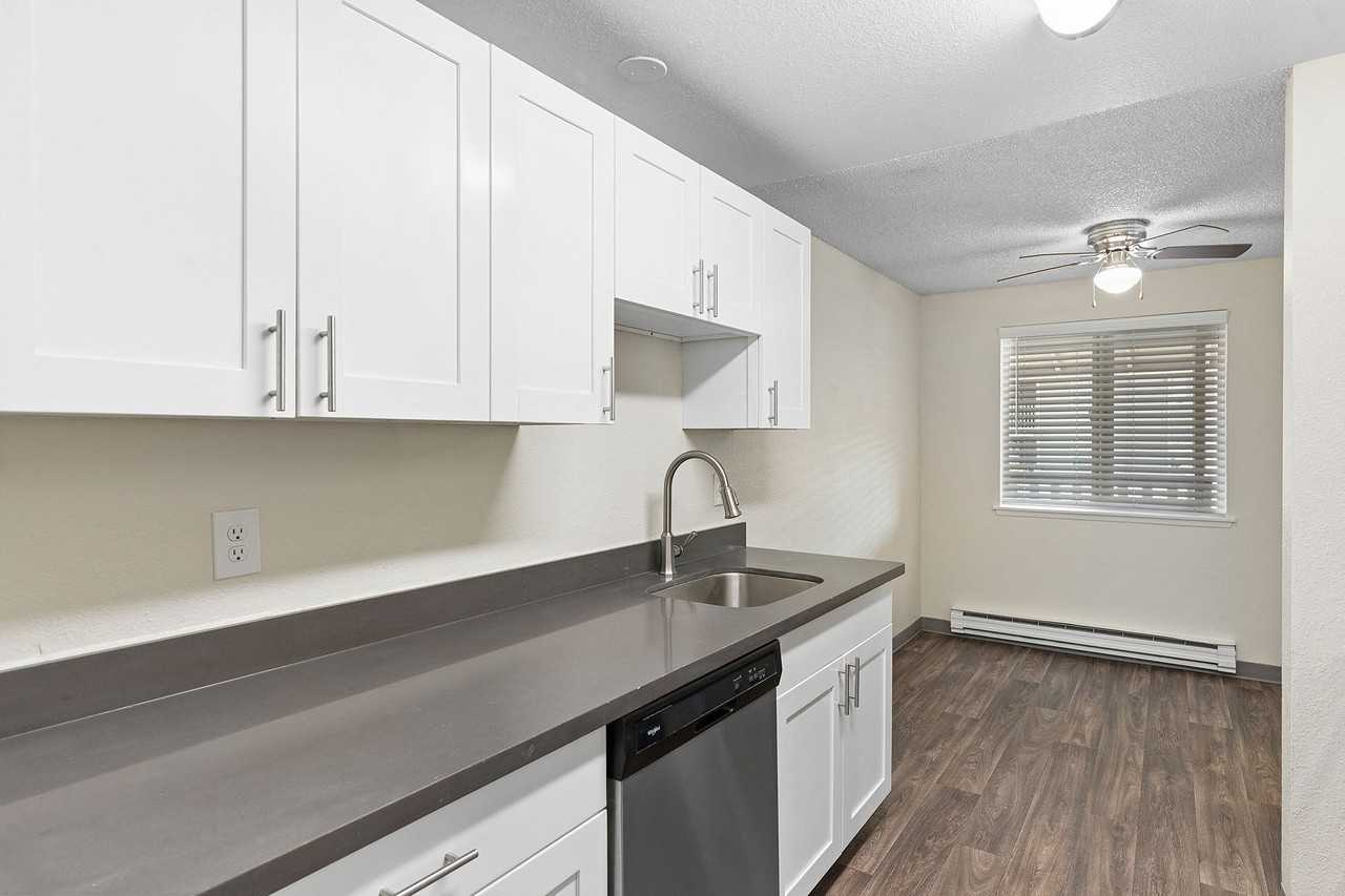 2580 S Meridian #04B - Photo 7 of 23