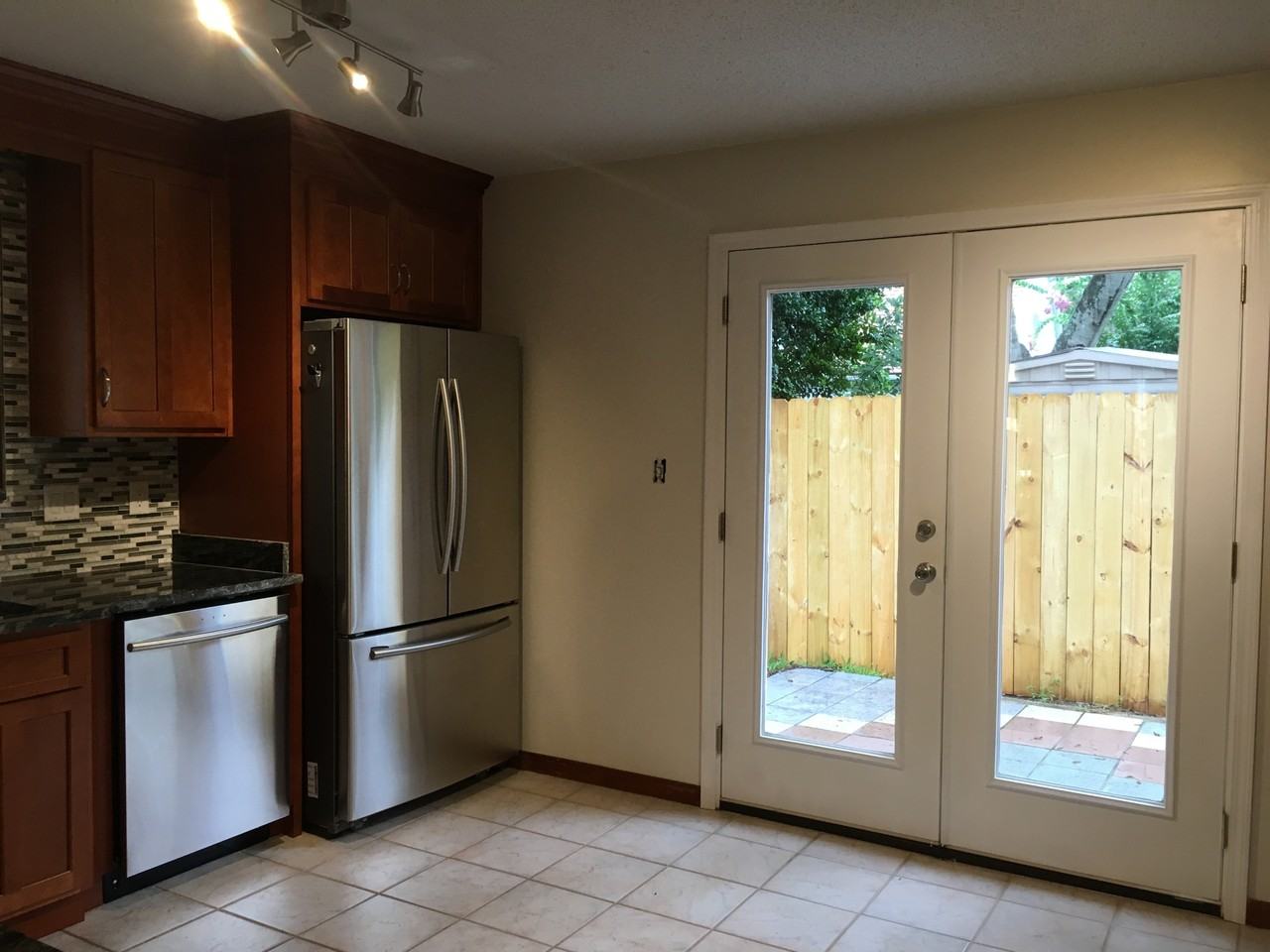 2515 Georgetown Ln - Photo 4 of 14