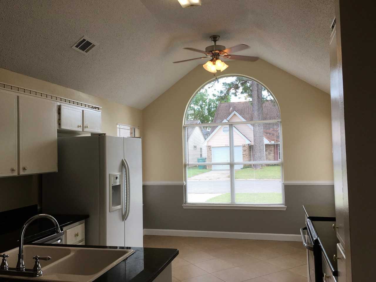 3015 Yorktown Cir - Photo 4 of 13