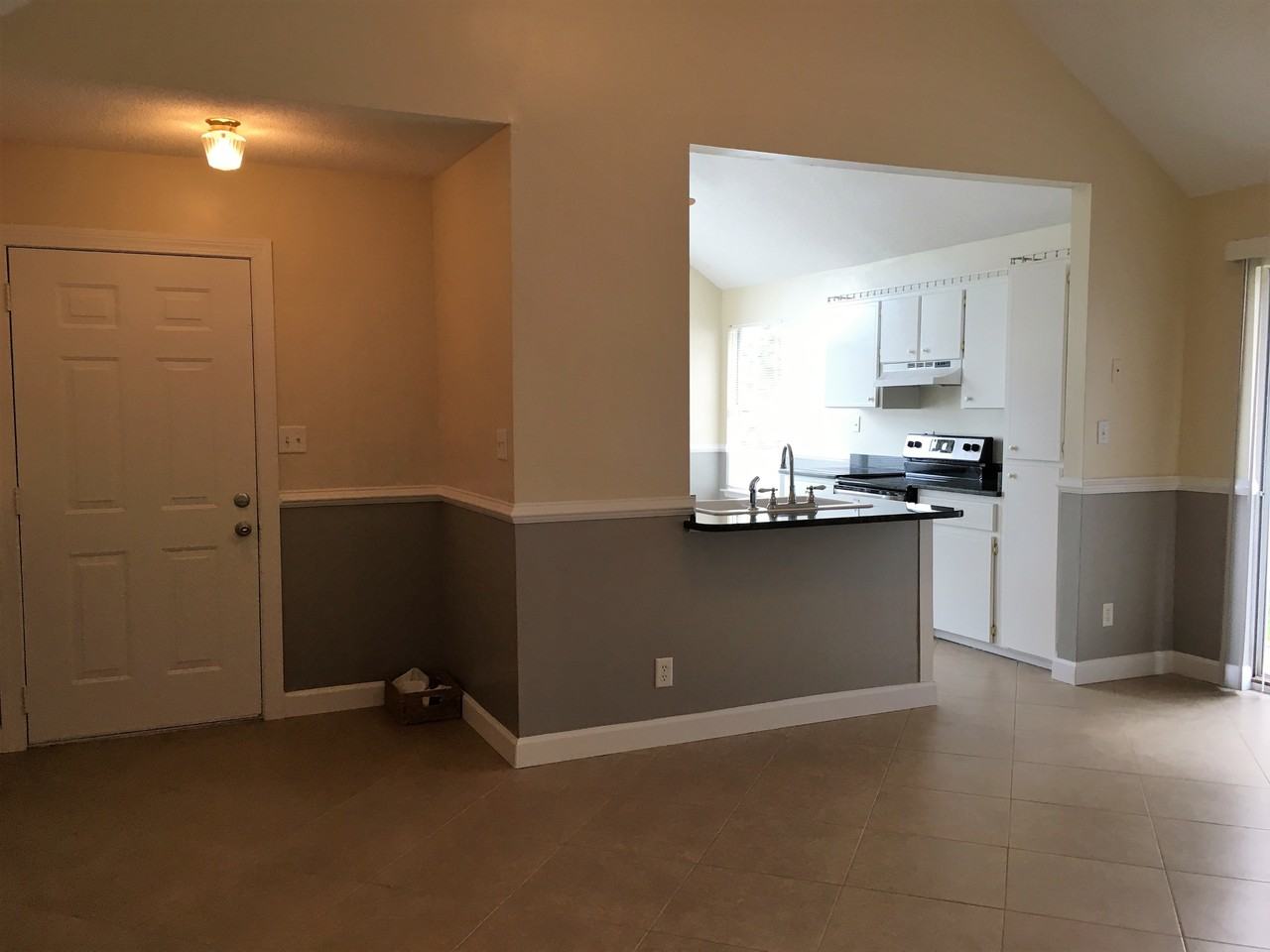3015 Yorktown Cir - Photo 5 of 13