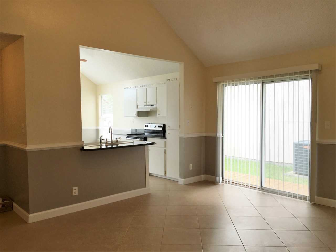 3015 Yorktown Cir - Photo 6 of 13