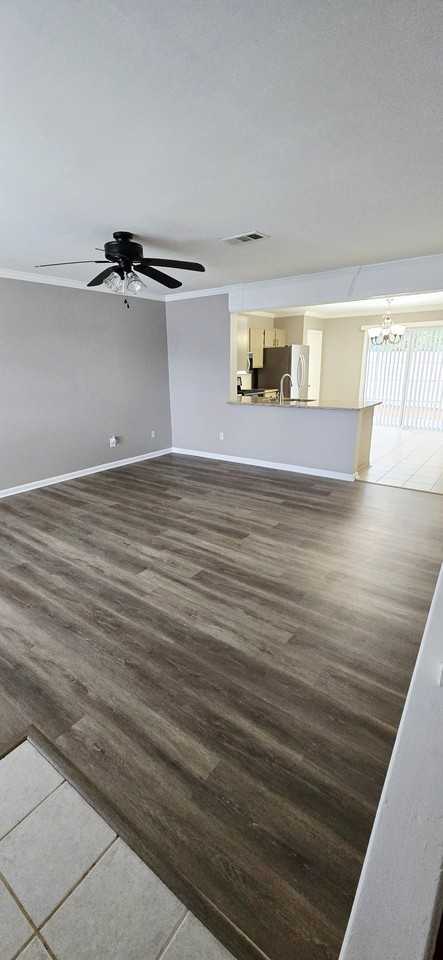407 Bainbridge Dr - Photo 4 of 18