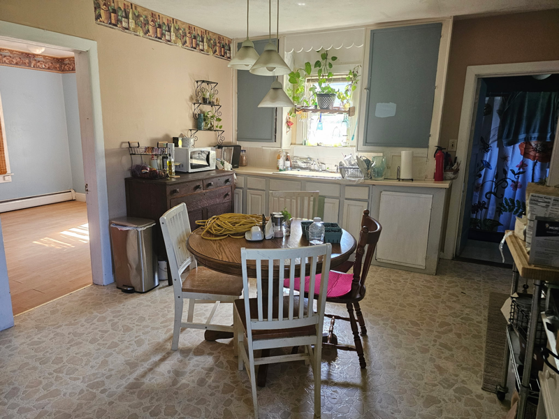 1259 Queen St #1 - Photo 7 of 21