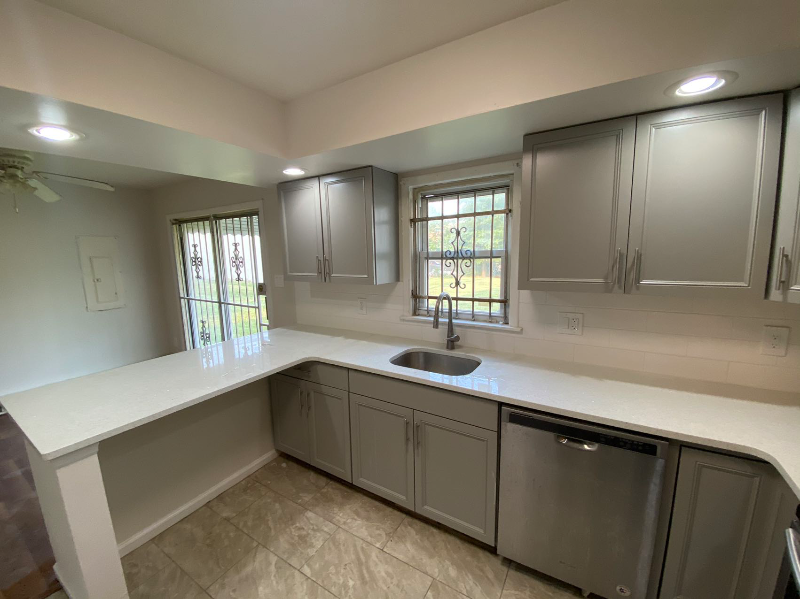 316 Littleton Ave - Photo 2 of 9