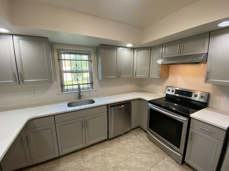 316 Littleton Ave - Photo 3 of 9