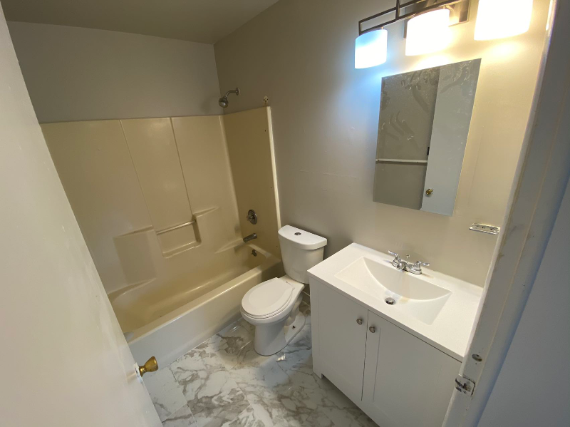 316 Littleton Ave - Photo 4 of 9
