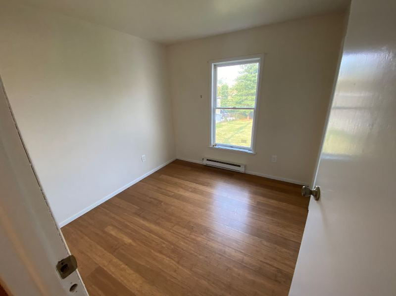 316 Littleton Ave - Photo 7 of 9