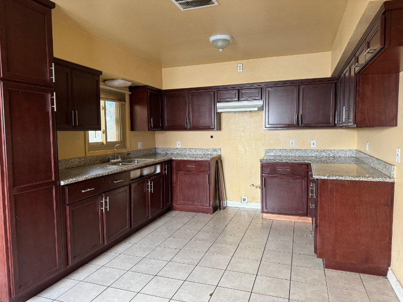38766 Williams St - Photo 2 of 12