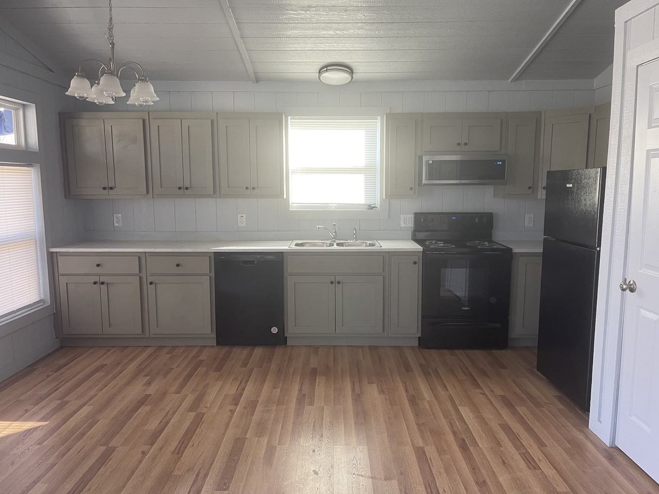 256 S 2nd St - Photo 7 of 12