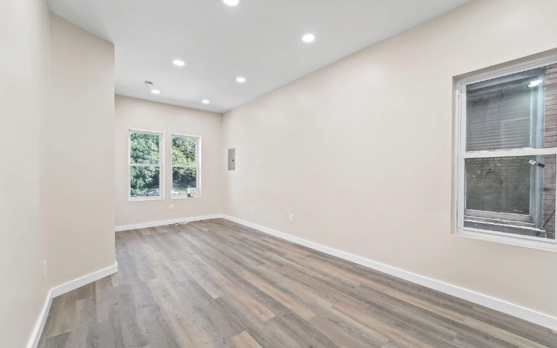 335 Spring St - Photo 4 of 11