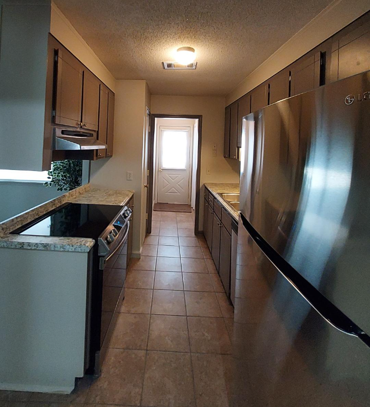 126 Foxwood Cir - Photo 2 of 20