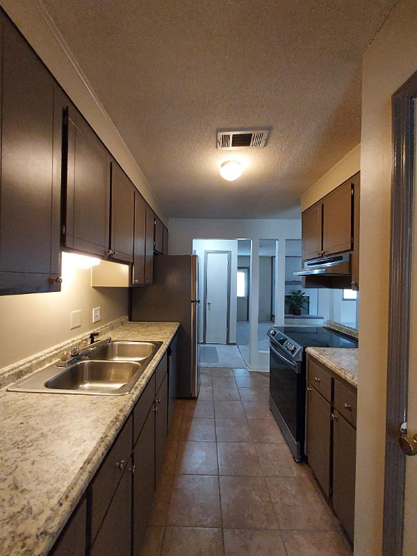 126 Foxwood Cir - Photo 3 of 20
