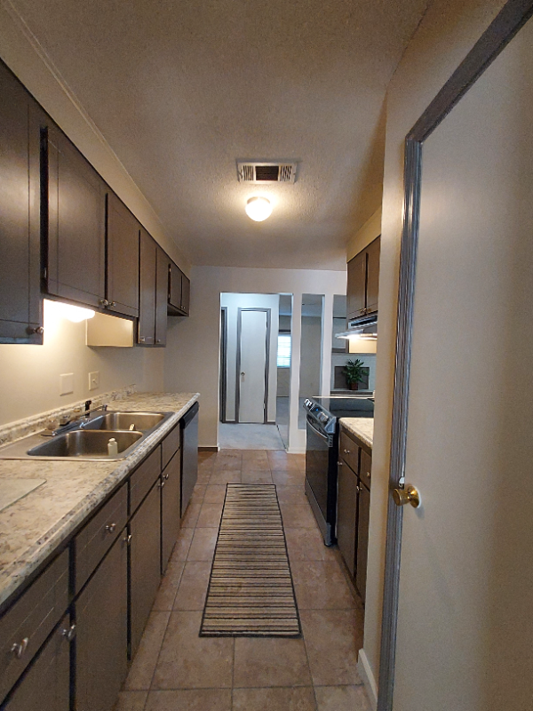 126 Foxwood Cir - Photo 4 of 20