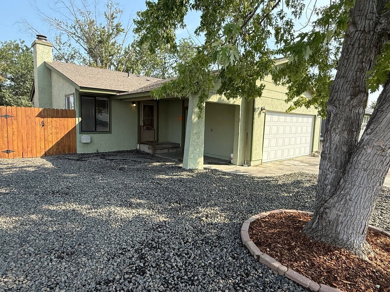 2703 W Texas St - Photo 2 of 20