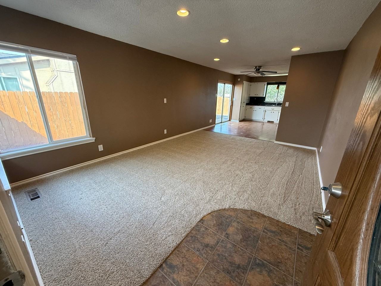 2703 W Texas St - Photo 4 of 20