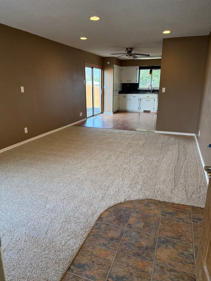 2703 W Texas St - Photo 5 of 20