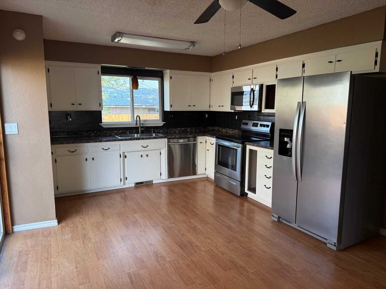 2703 W Texas St - Photo 6 of 20