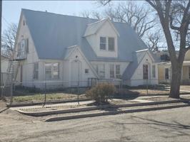 featured image of 213 W 4th St #A