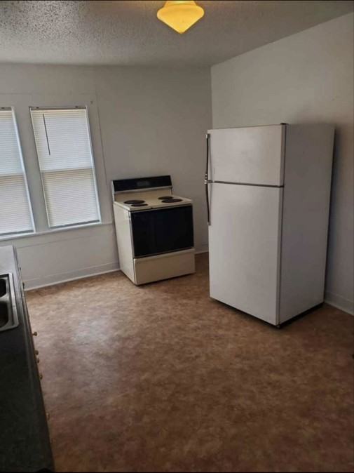 213 W 4th St #A - Photo 7 of 10