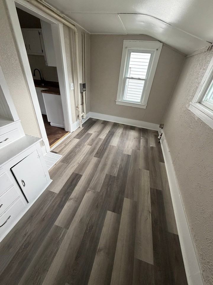 518 23rd St - Photo 5 of 10
