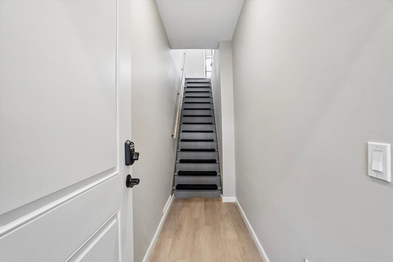405 School St #2 - Photo 4 of 31