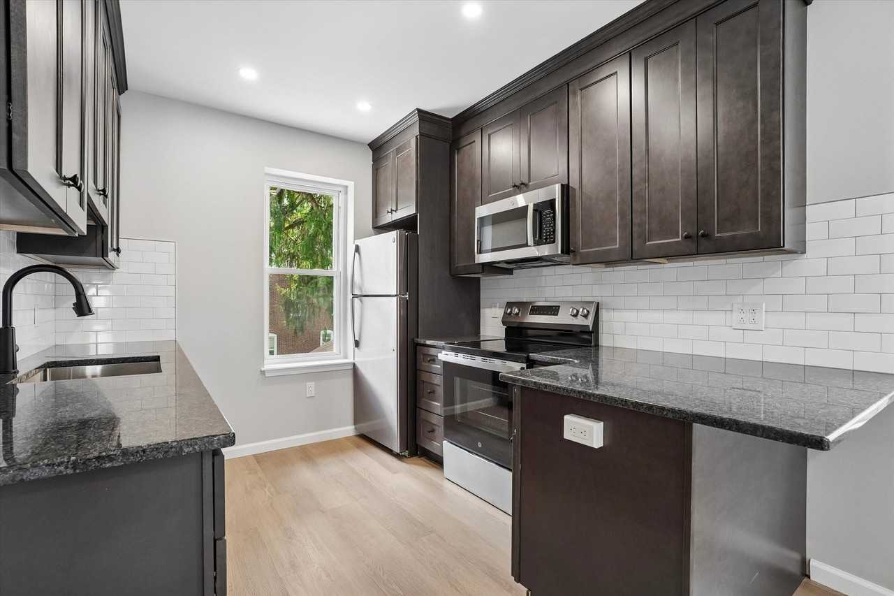 405 School St #2 - Photo 5 of 31