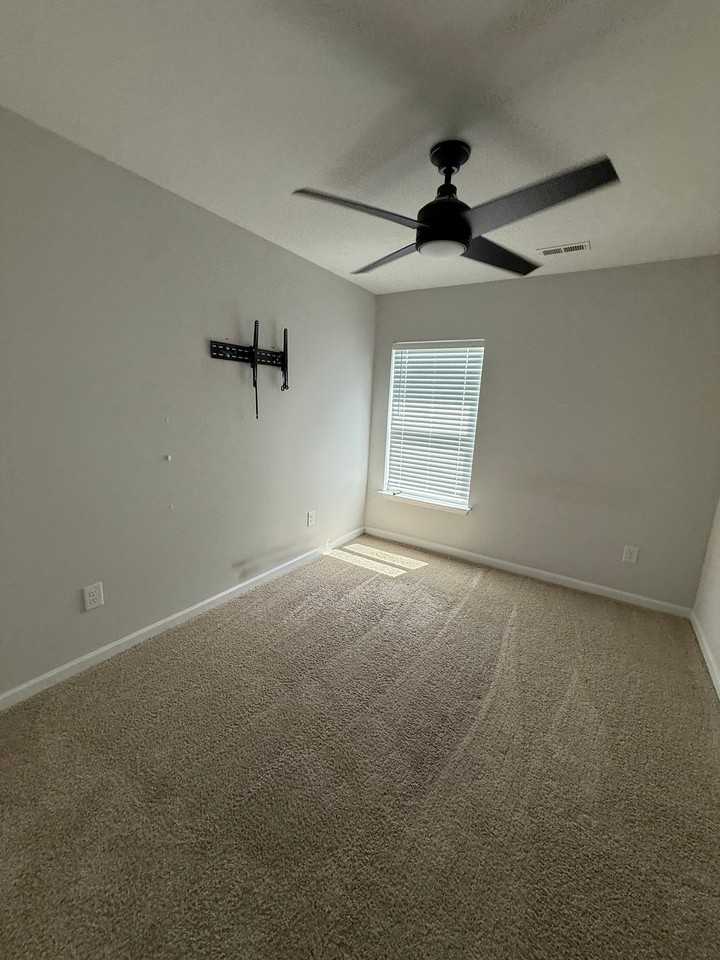 1293 Adrian Ct - Photo 5 of 14